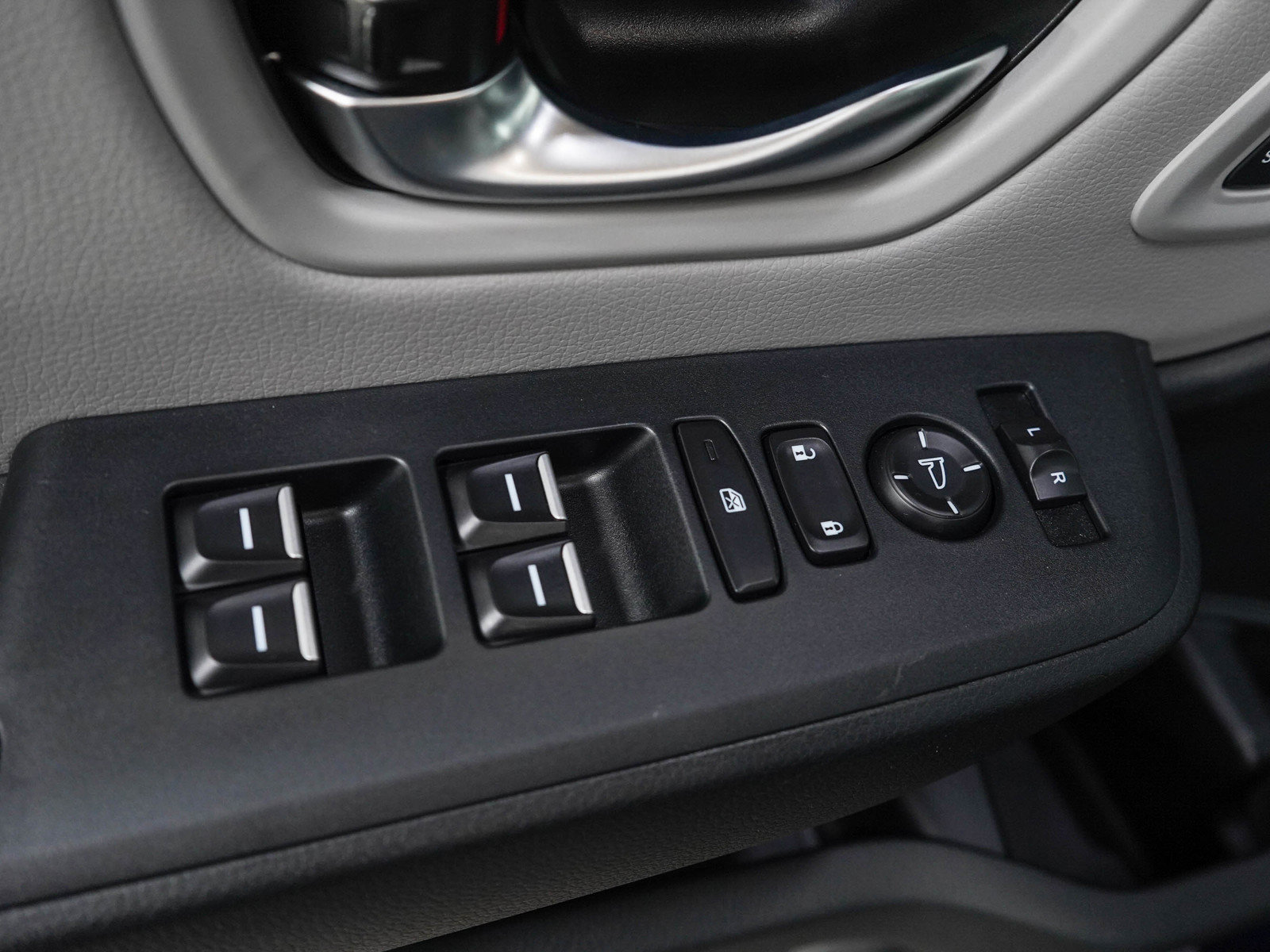 Used 2025 Honda Pilot EX-L image 23