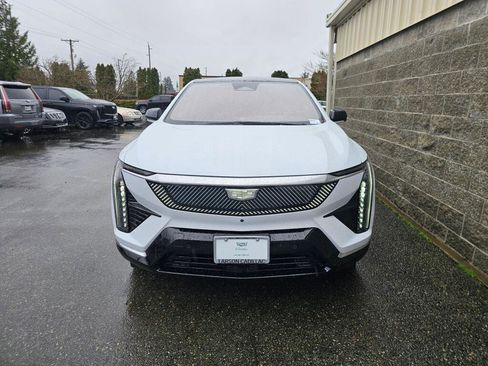 New 2026 Cadillac Optiq Luxury 2 image 11