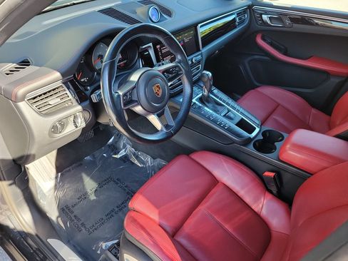 Certified 2021 Porsche Macan S AWD/4WD image 4