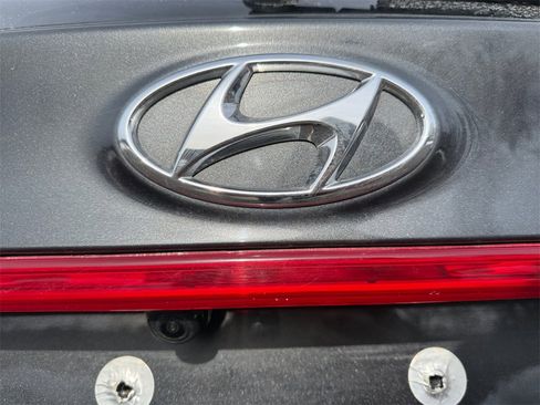 Used 2023 Hyundai Santa Fe Calligraphy image 17