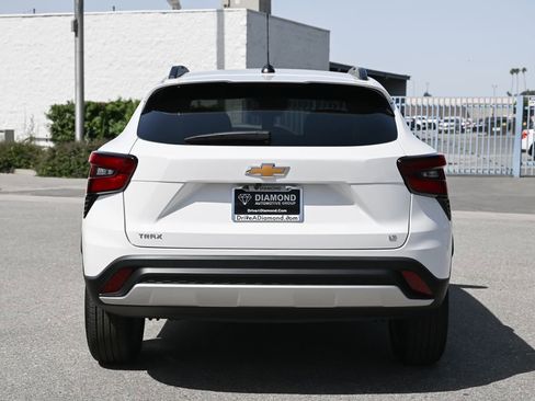 New 2026 Chevrolet Trax LT w/ LPO, Blackout Package image 5