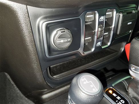 Used 2025 Jeep Wrangler Sport image 22