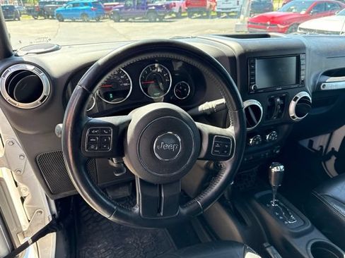 Used 2017 Jeep Wrangler Unlimited Sahara w/ Dual Top Group AWD/4WD image 8