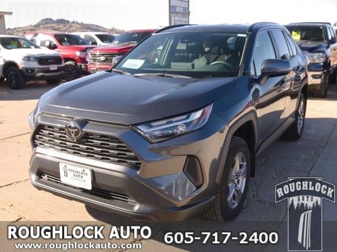 Used 2024 Toyota RAV4 XLE AWD/4WD image 1