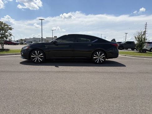 Used 2022 Nissan Altima 2.5 SR FWD image 2