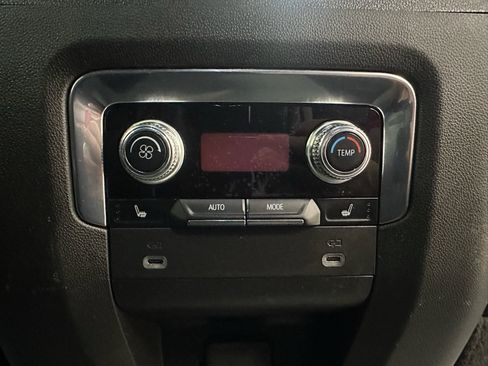 Used 2022 GMC Yukon XL Denali AWD/4WD image 24