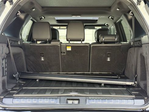 Used 2024 Land Rover Discovery Dynamic SE image 14