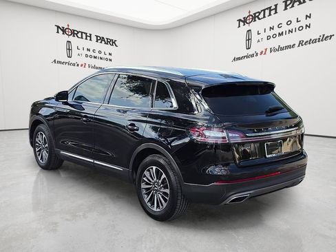 Used 2022 Lincoln Nautilus FWD w/ Premium Package image 3