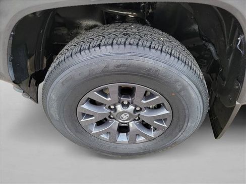 Used 2022 Toyota Tacoma SR5 RWD image 9