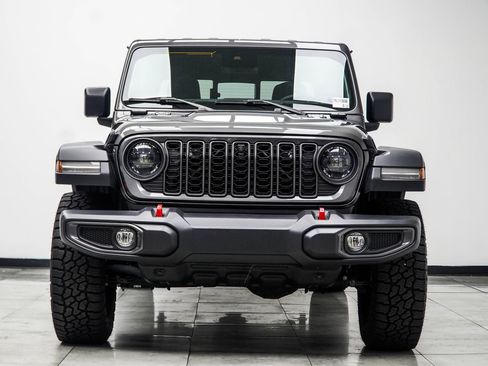 Used 2024 Jeep Gladiator Rubicon w/ Technology Group AWD/4WD image 8