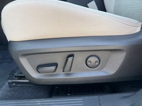 Used 2023 Nissan Rogue SV FWD image 5