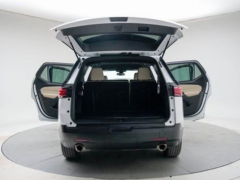 Used 2022 Chevrolet Traverse LS image 20