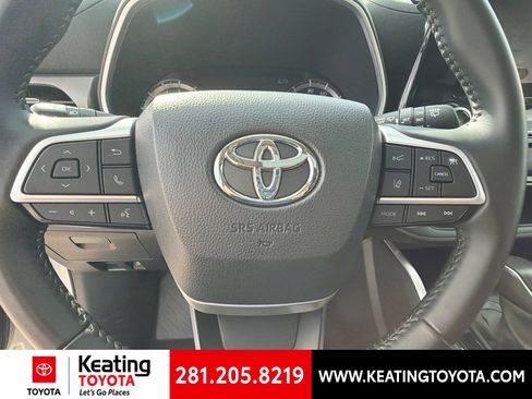 Used 2025 Toyota Highlander XLE FWD image 15