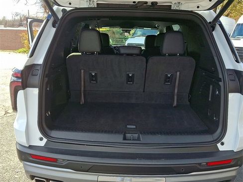 Used 2025 Chevrolet Traverse LT image 29