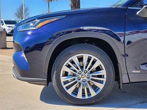 New 2026 Toyota Highlander Platinum image 5