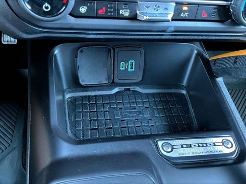 Used 2024 Ford Bronco Badlands image 16