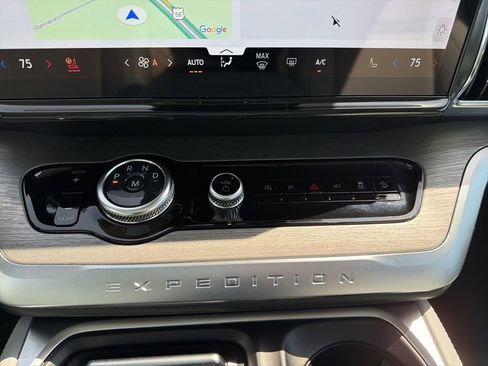 Certified 2025 Ford Expedition Max Platinum image 30