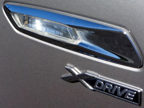 Used 2011 BMW 550i xDrive Sedan image 22