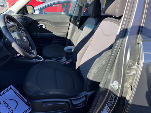 Used 2019 Kia Soul + image 13