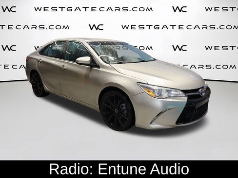 Used 2017 Toyota Camry SE image 2