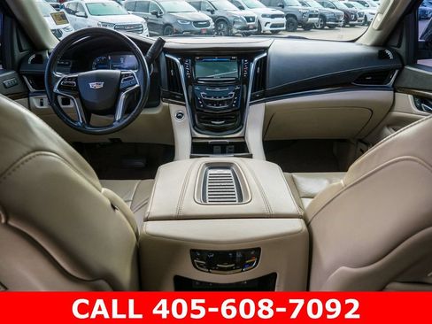 Used 2018 Cadillac Escalade Luxury RWD image 51