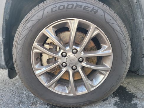 Used 2021 Jeep Cherokee Latitude Lux FWD image 8