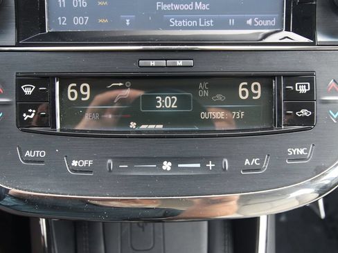 Used 2018 Toyota Avalon Limited w/ All Weather Liner Package FWD image 29
