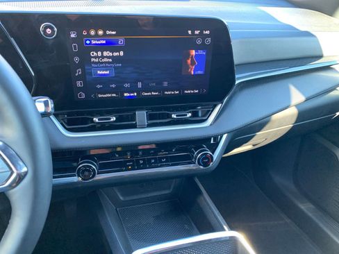 Used 2025 Chevrolet Equinox LT image 18