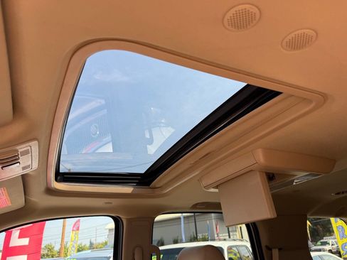 Used 2010 GMC Yukon Denali image 18