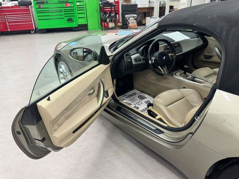 Used 2004 BMW Z4 2.5i RWD image 14
