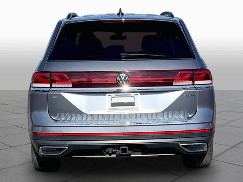 Used 2024 Volkswagen Atlas SE AWD/4WD image 5