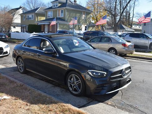 Used 2023 Mercedes-Benz E 350 4MATIC Sedan w/ Premium Package image 4