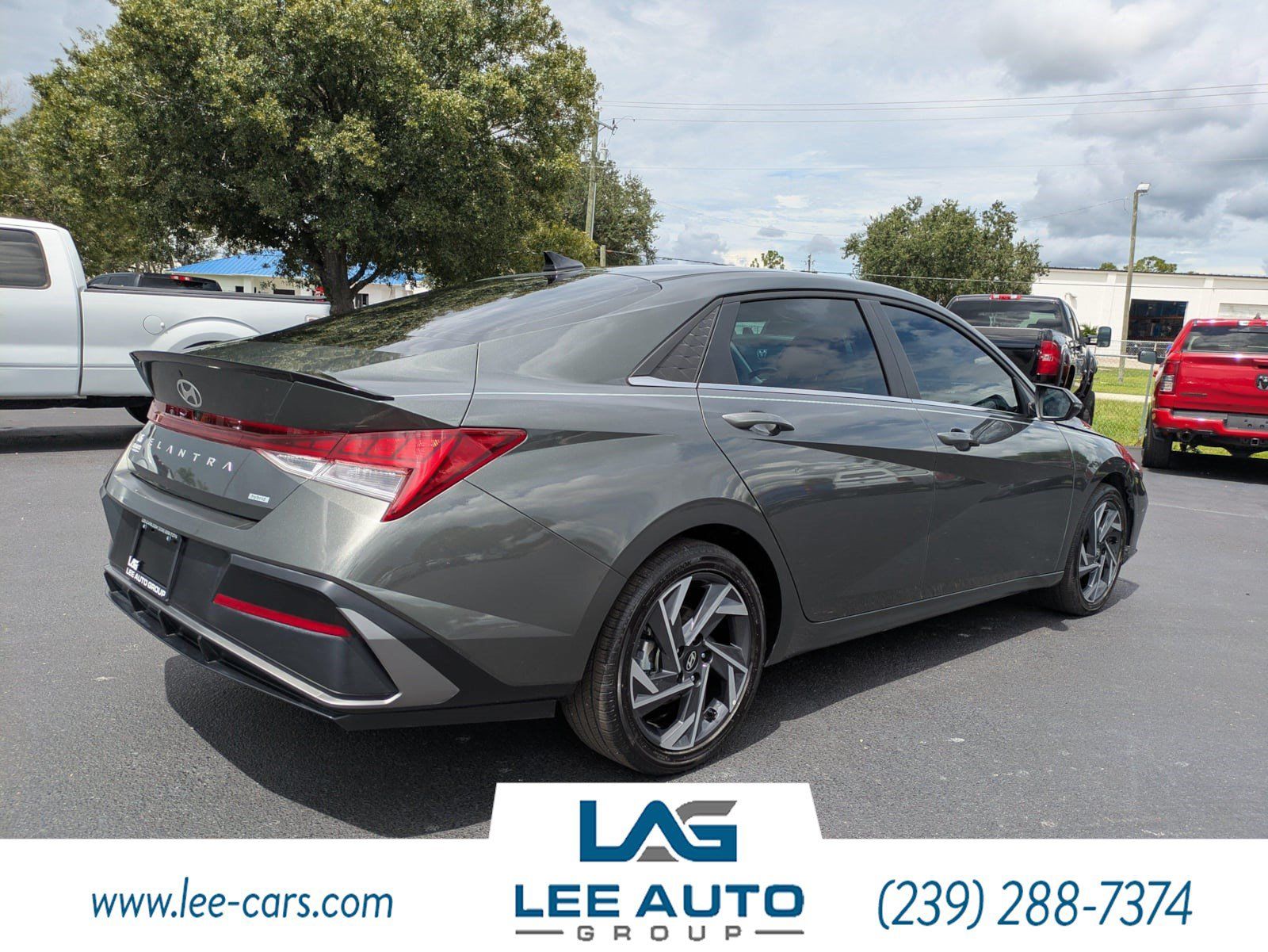 Used 2025 Hyundai Elantra Limited FWD image 3