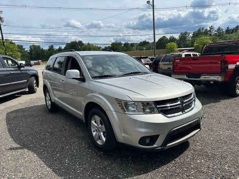 Used 2011 Dodge Journey Mainstreet w/ Safe & Sound Group FWD image 3