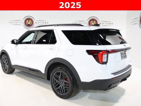 Used 2025 Ford Explorer ST-Line w/ Premium Package image 3