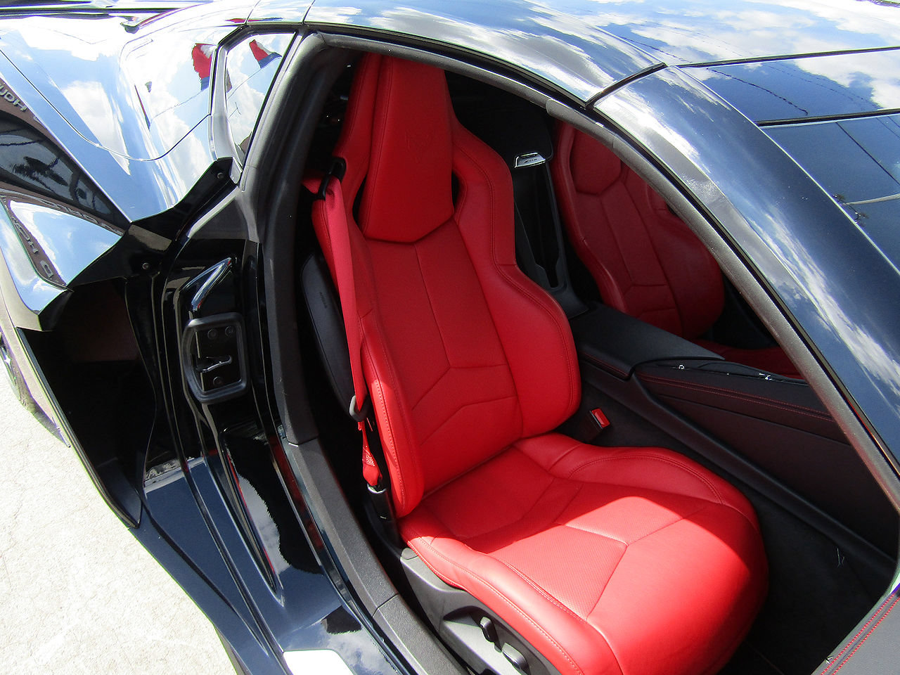 Used 2024 Chevrolet Corvette Z06 RWD image 12
