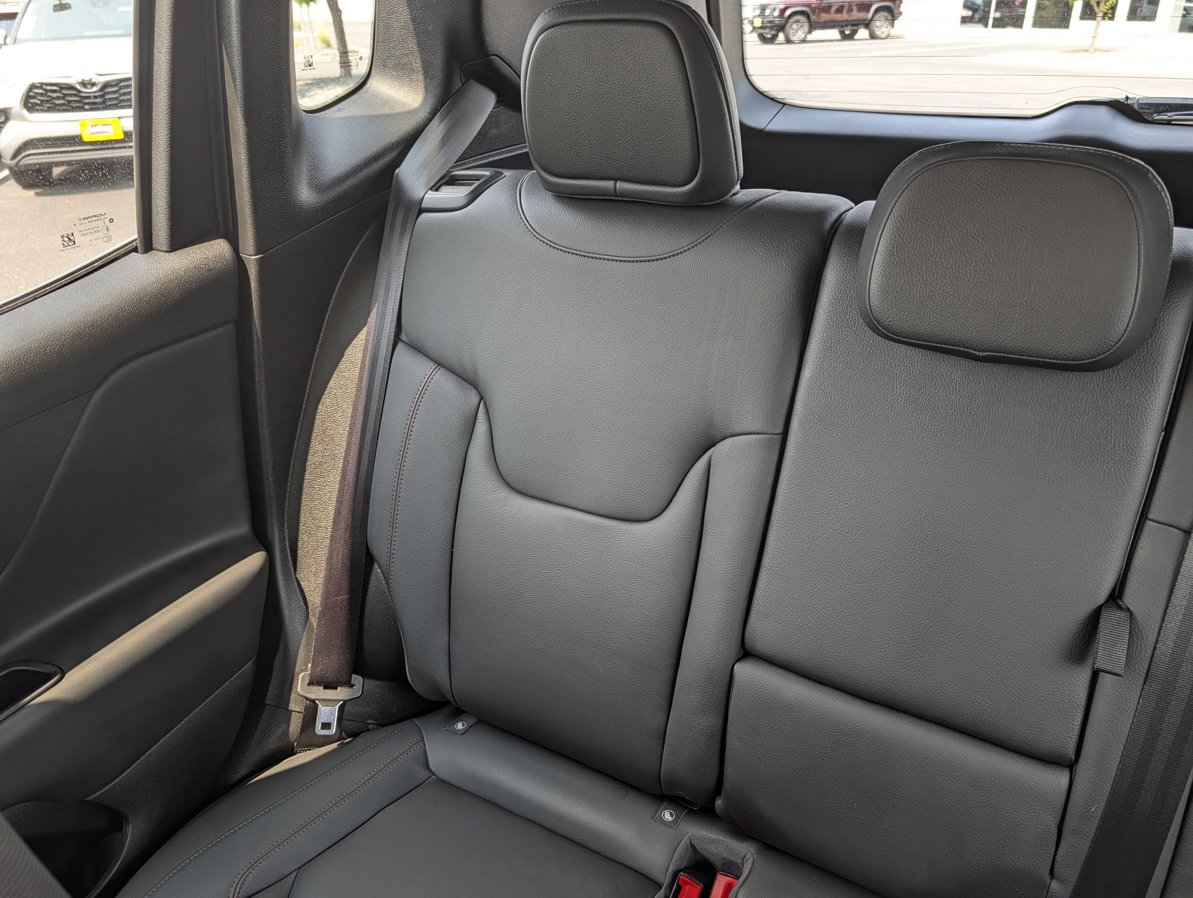 Used 2022 Jeep Renegade Trailhawk AWD/4WD image 12