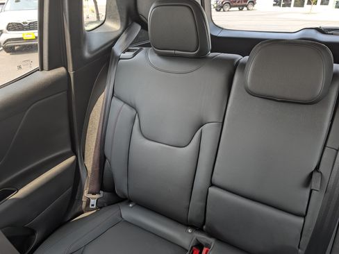 Used 2022 Jeep Renegade Trailhawk AWD/4WD image 12