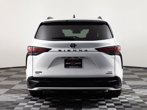Used 2022 Toyota Sienna XSE AWD/4WD image 6