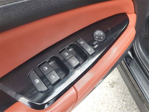 Used 2023 Kia Sportage SX image 19