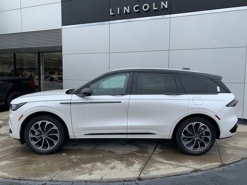 New 2026 Lincoln Nautilus Reserve image 9