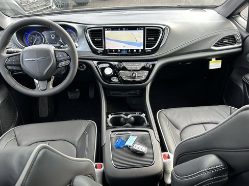New 2026 Chrysler Pacifica Limited image 33