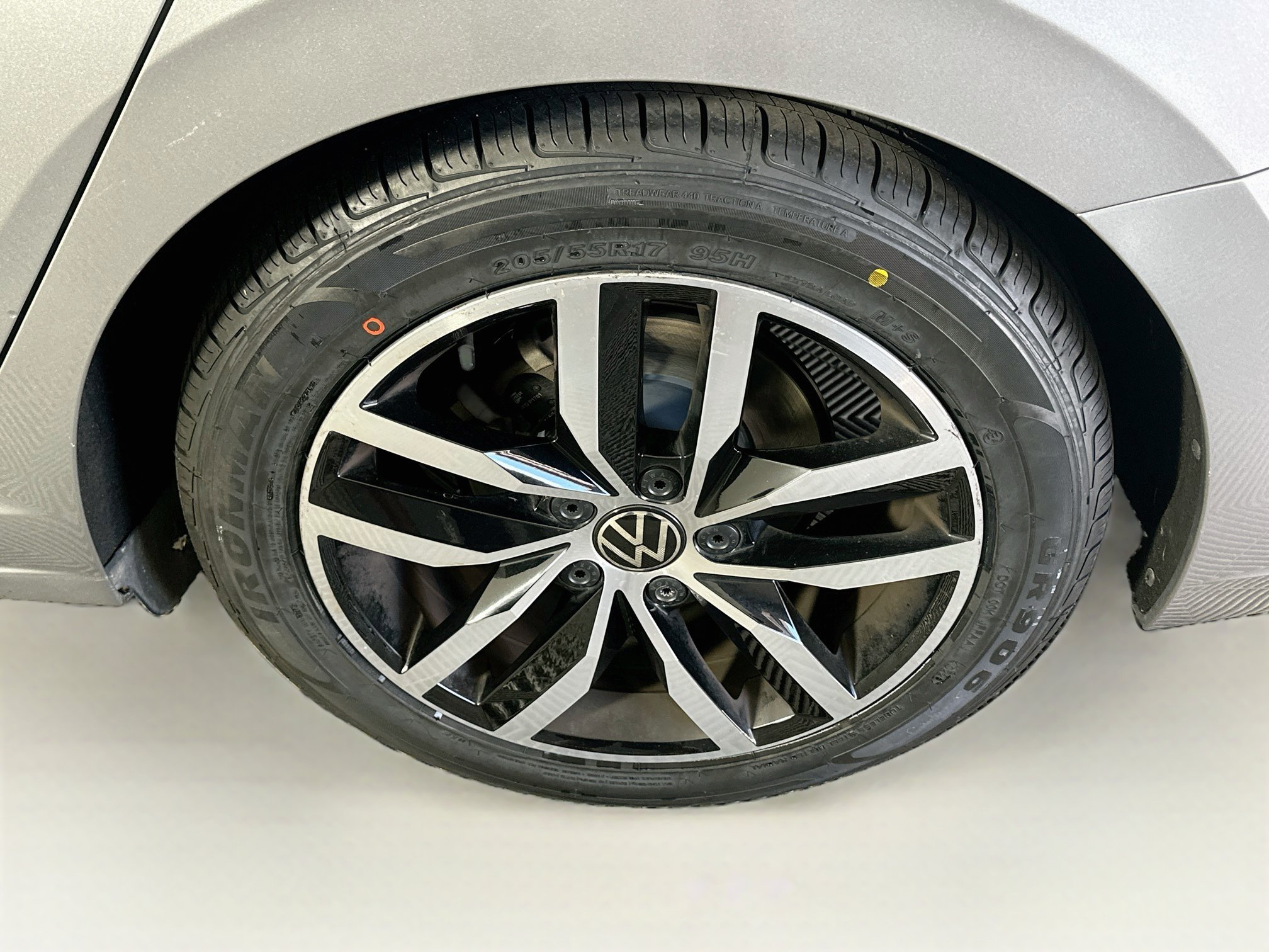 Used 2025 Volkswagen Jetta SE FWD image 11