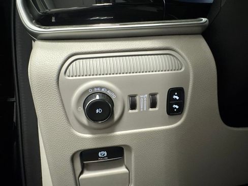 Used 2022 Jeep Wagoneer Series III AWD/4WD image 39