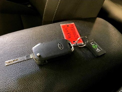 Used 2019 Kia Forte LXS image 13