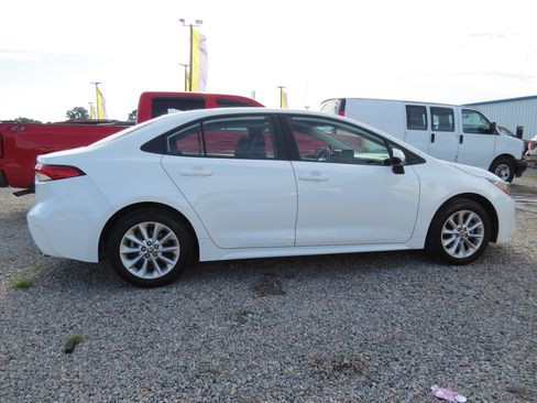 Used 2022 Toyota Corolla LE w/ LE Convenience Package image 14