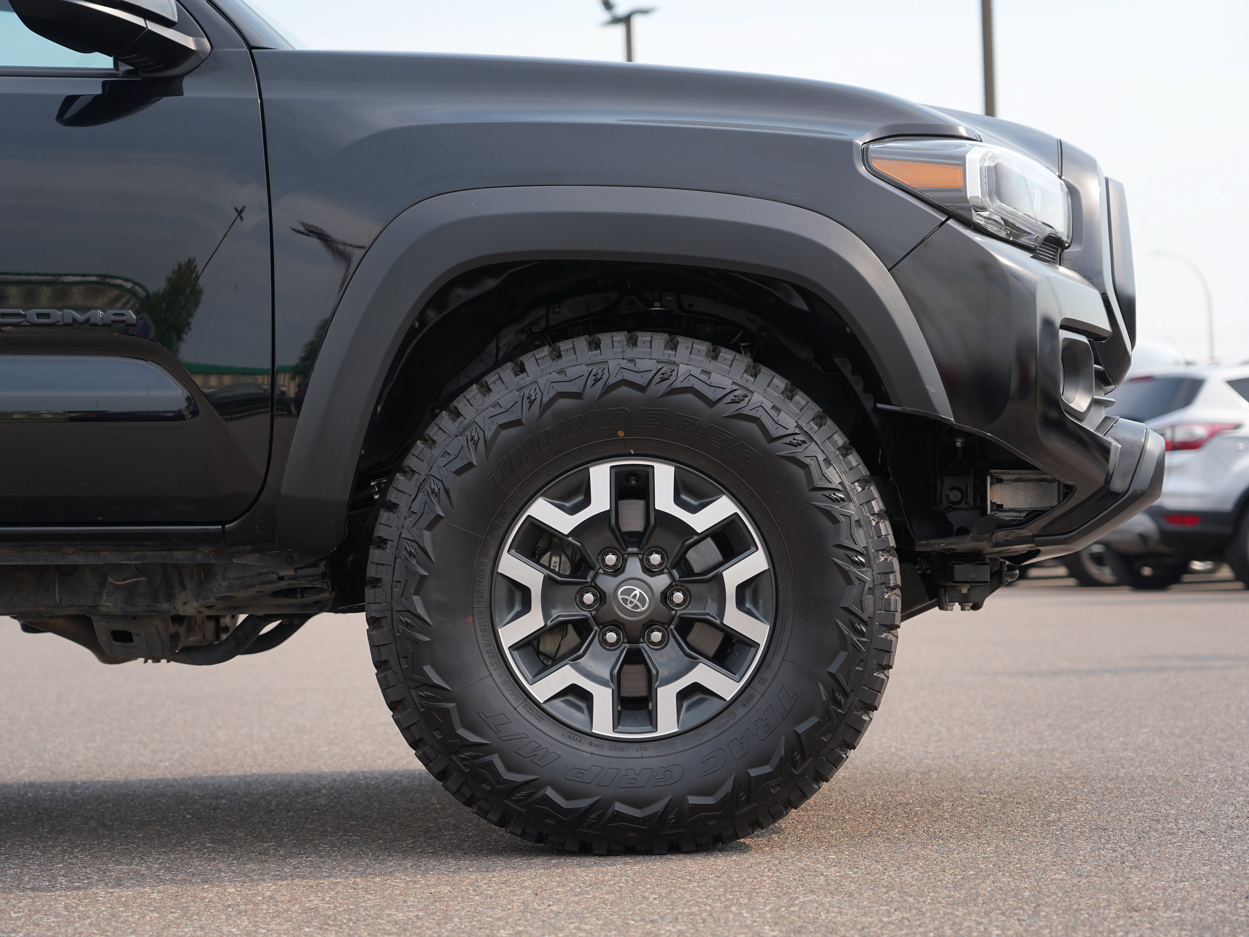 Used 2022 Toyota Tacoma TRD Off-Road AWD/4WD image 11