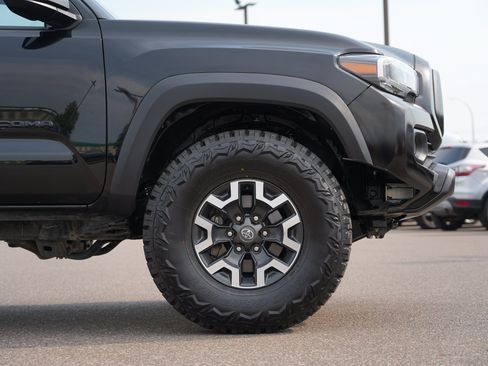 Used 2022 Toyota Tacoma TRD Off-Road AWD/4WD image 11