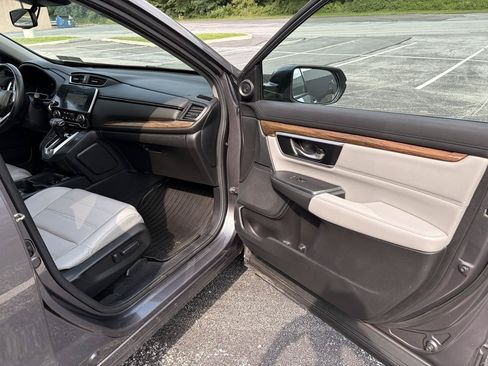 Used 2018 Honda CR-V Touring image 29