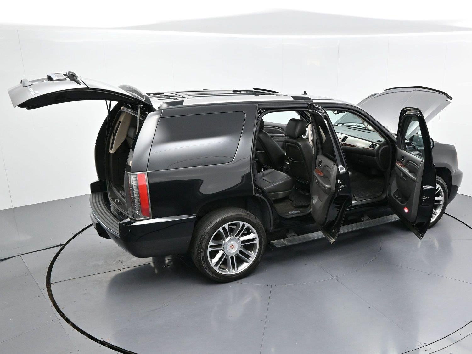 Used 2013 Cadillac Escalade Premium AWD/4WD image 47